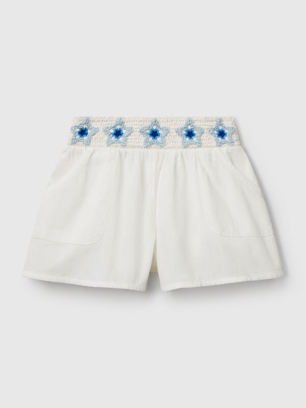 Pantaloni corti con fiori macramè Bambina